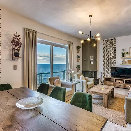 Apartman Spacious Seafront With Terrace, Bbq & Views By 360 Estates