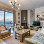 Spacious Seafront With Terrace, Bbq & Views By 360 Estates Lägenhet