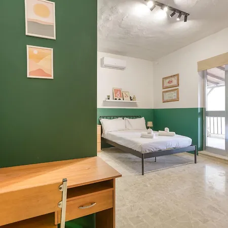 דירה Spacious Seafront With Terrace, Bbq & Views By 360 Estates סליאמה