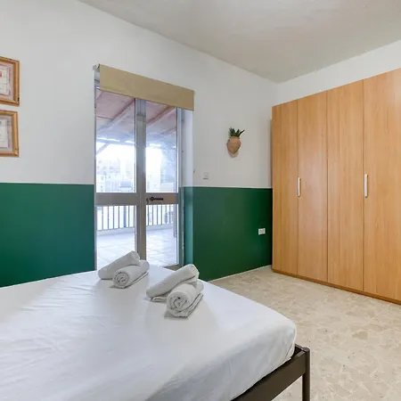 Apartment Spacious Seafront With Terrace, Bbq & Views By 360 Estates
