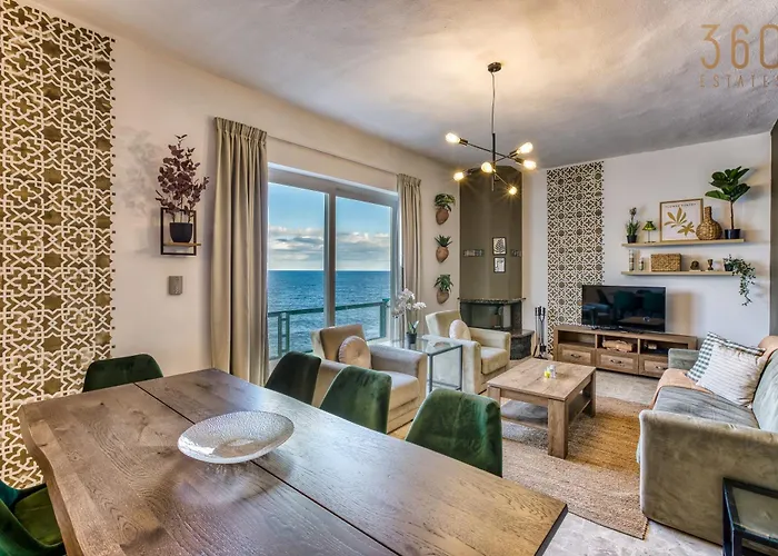 아파트 Spacious Seafront With Terrace, Bbq & Views By 360 Estates