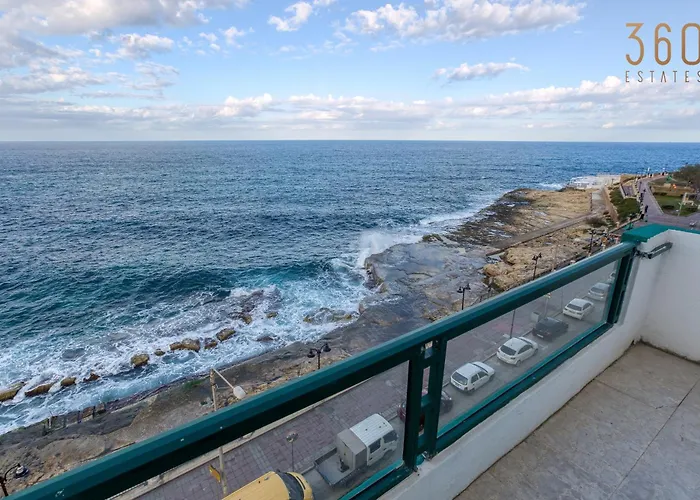 아파트 Spacious Seafront With Terrace, Bbq & Views By 360 Estates